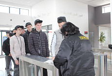 Думаю, стану как папа, сварщиком!